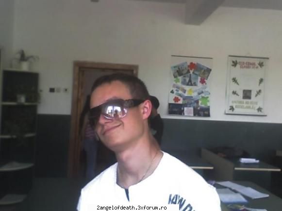Descrieti-va! - Poi am 17 ani, ascult rap clasic (2pac mai - ...:::Majoritatea Discutiilor Intre Useri:::...