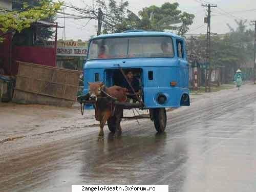 Poze Haioase - o masina din viitor ;) - ...:::Funny:::...